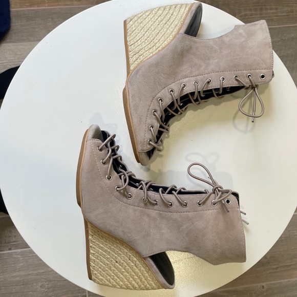 ☀️SALE☀️ REBECCA MINKOFF Elle Suede Lace-Up Open Toe Wedges. - Picture 1 of 7